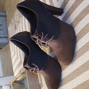 XOXO SIZE 7 Black & Brown